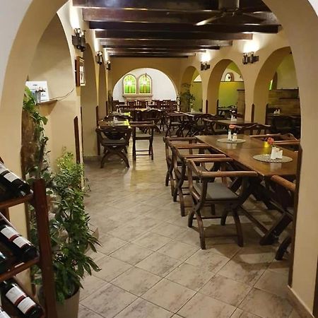 Excalibur Penzion A Restaurace Moravská Třebová Eksteriør bilde