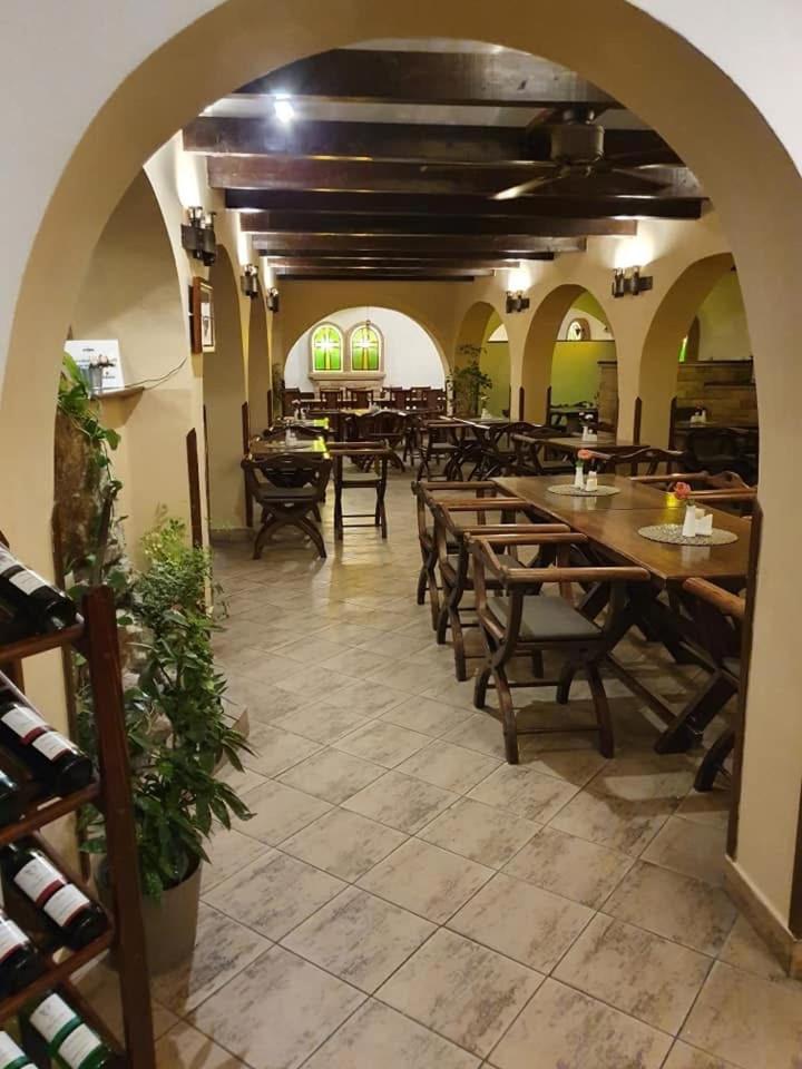 Excalibur Penzion A Restaurace Moravská Třebová Eksteriør bilde