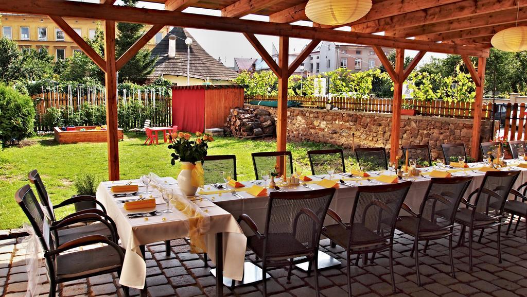 Excalibur Penzion A Restaurace Moravská Třebová Eksteriør bilde