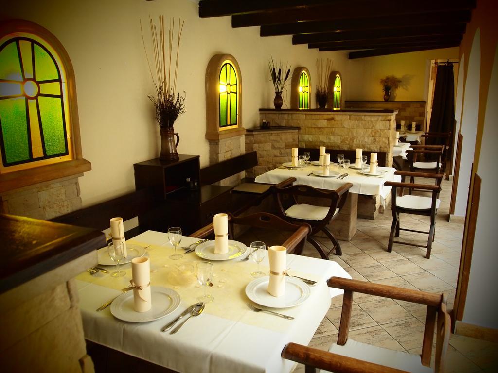 Excalibur Penzion A Restaurace Moravská Třebová Eksteriør bilde
