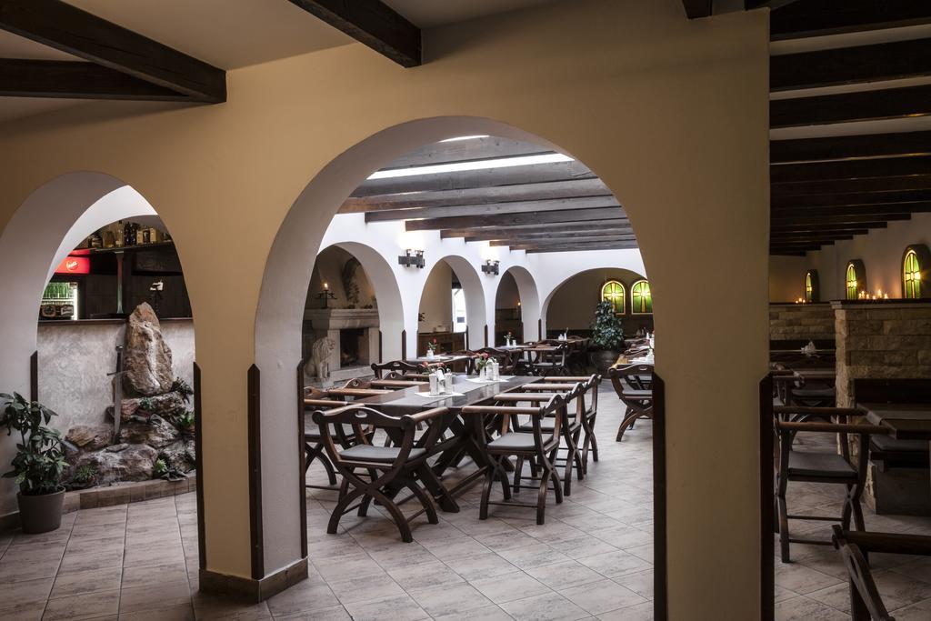 Excalibur Penzion A Restaurace Moravská Třebová Eksteriør bilde