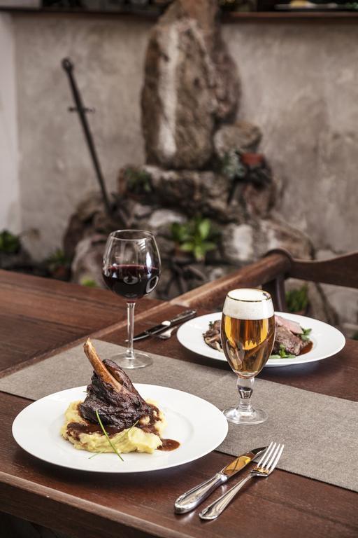 Excalibur Penzion A Restaurace Moravská Třebová Eksteriør bilde